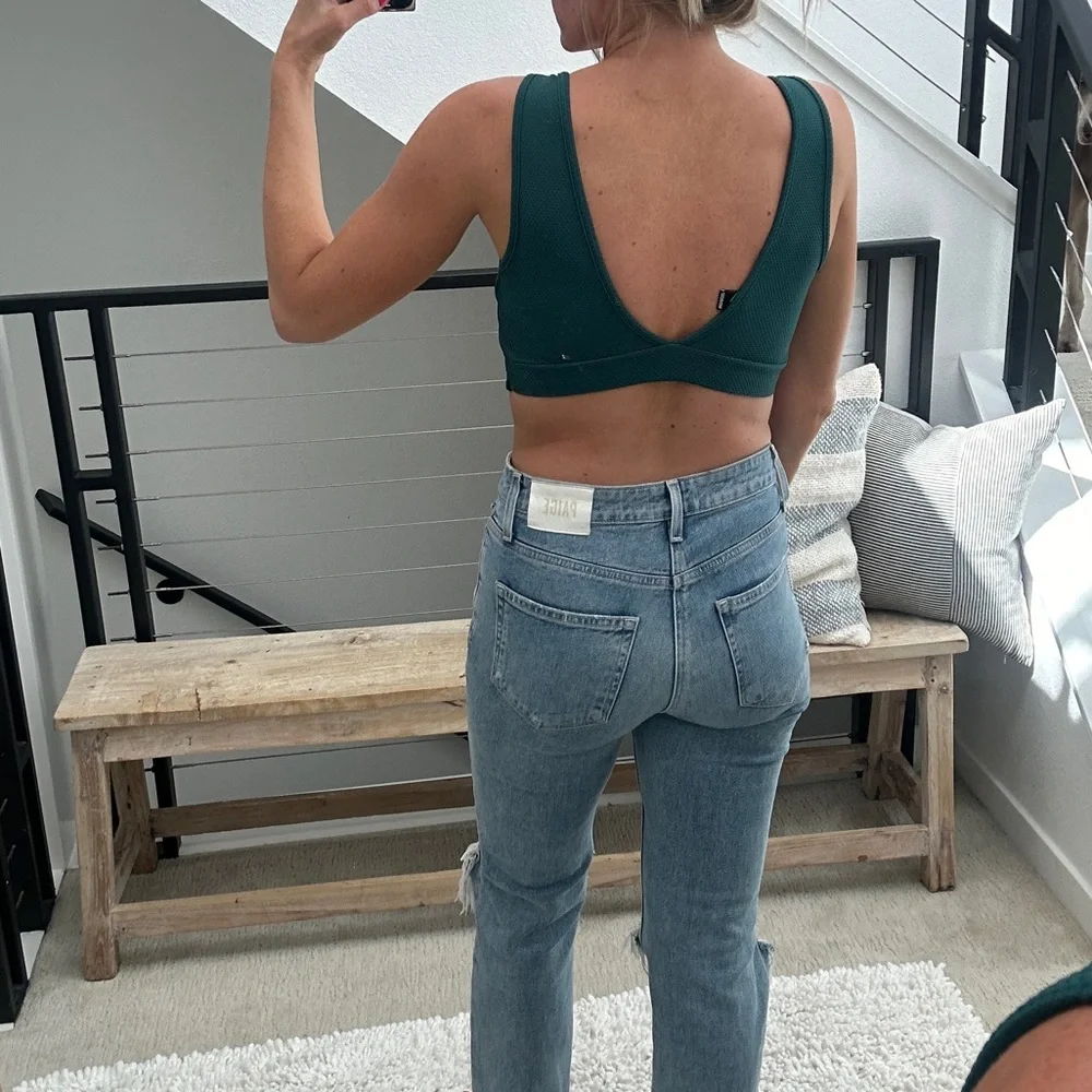 Windsor Green Deep V Neck Sleeveless Crop Top |
NWOT Size M - Picture 6 of 11